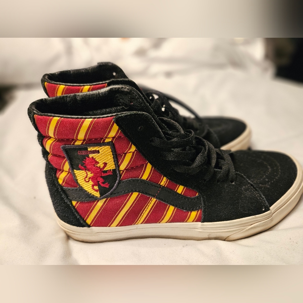 Vans × Harry Potter Sk8-Hi “Gryffindor” – Limited Edition – Size 7.5